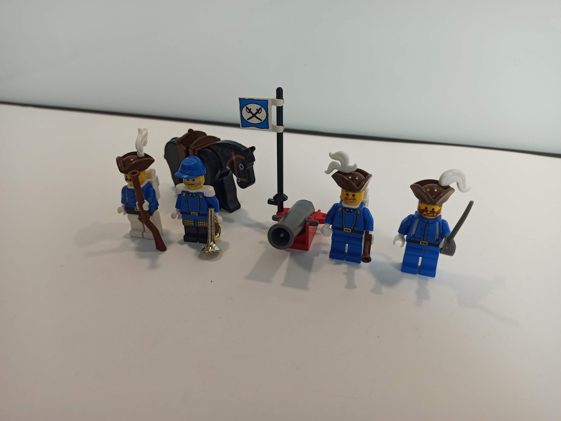 LEGO®  Sortiment 4 Kontinentalarmee Mini-Figuren mit Zubehör - Peer Online Shop